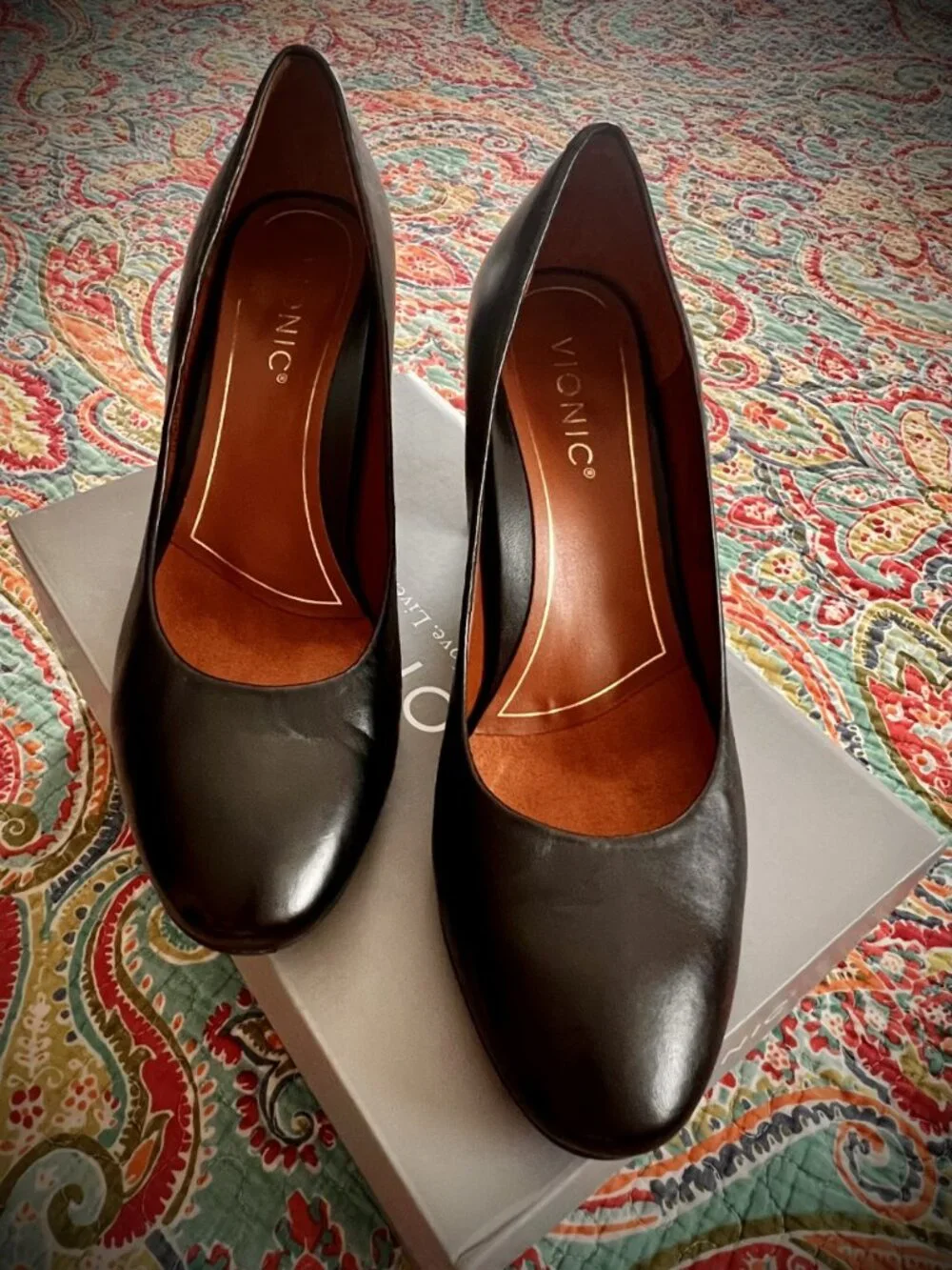 Vionic Mariana Black Leather Pumps – Size 8.5 | Classic Block Heel Comfort Shoes